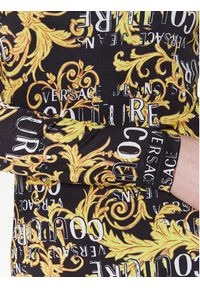 Versace Jeans Couture Sukienka codzienna Print Logo 74HAO938 Czarny Slim Fit. Okazja: na co dzień. Kolor: czarny. Materiał: syntetyk. Wzór: nadruk. Typ sukienki: proste. Styl: casual