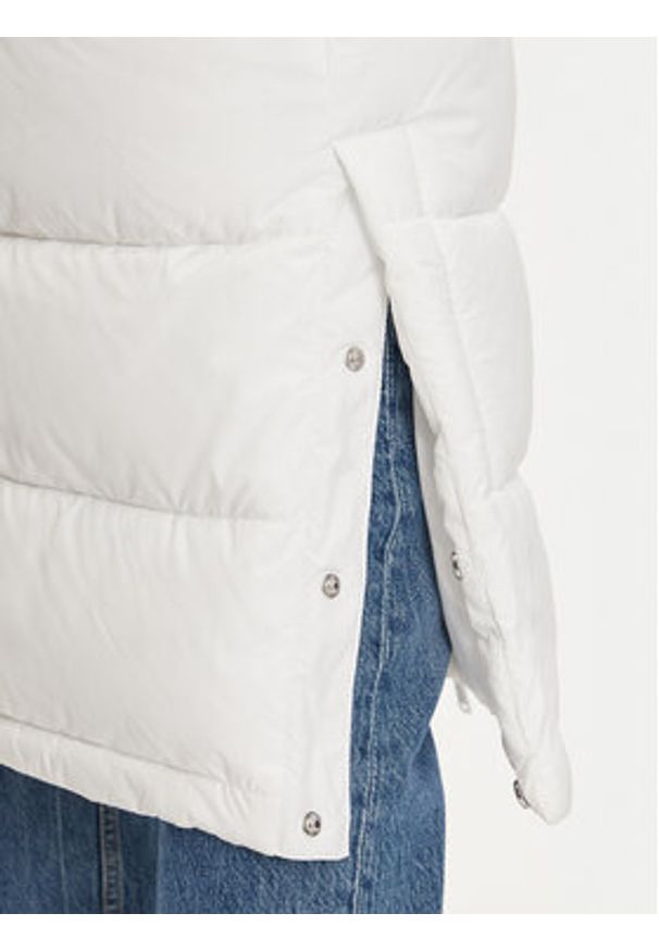 Tommy Jeans Kurtka zimowa DW0DW19918 Biały Regular Fit. Kolor: biały. Materiał: syntetyk. Sezon: zima