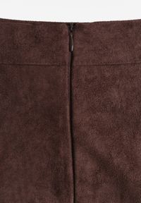 Born2be - Brązowa Rozkloszowana Spódnica z Imitacji Zamszu Basara. Okazja: na co dzień, na spotkanie biznesowe, do pracy. Kolor: brązowy. Materiał: zamsz. Styl: casual, biznesowy, elegancki, klasyczny #7