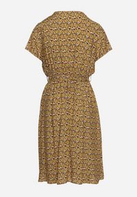 Born2be - Żółta Sukienka z Wiskozy z Kopertowym Dekoltem i Gumką w Talii Moanalise. Kolor: żółty. Materiał: wiskoza. Sezon: lato. Typ sukienki: kopertowe #5