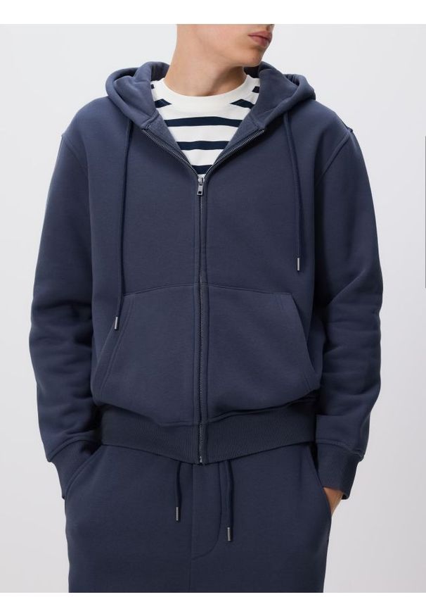 Reserved - Bluza z kapturem - granatowy. Kolor: niebieski. Materiał: dzianina, bawełna