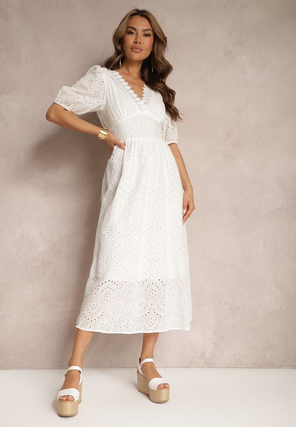 Renee - Biała Sukienka z Bawełny o Haftowanym Wykończeniu z Gumką w Talii Lomeda. Okazja: na imprezę, na co dzień. Kolor: biały. Materiał: bawełna. Wzór: haft. Sezon: wiosna, lato. Styl: elegancki, casual