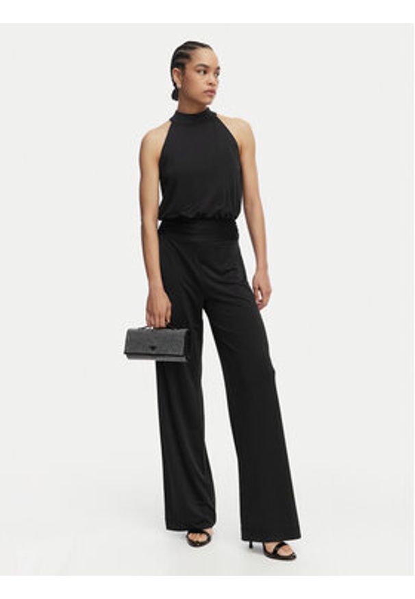 Guess Kombinezon W6GK12 K2937 Czarny Stretch Fit. Kolor: czarny. Materiał: syntetyk