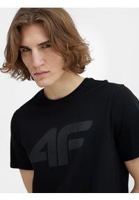 4f - T-shirt regular z nadrukiem męski. Kolor: czarny. Materiał: bawełna. Wzór: nadruk