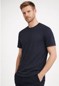 Volcano - T-shirt w kolorze granatowym TM-SAMUEL. Okazja: na co dzień. Kolor: niebieski. Materiał: dzianina, materiał, bawełna. Długość rękawa: krótki rękaw. Długość: krótkie. Wzór: geometria, gładki, ze splotem. Styl: casual, klasyczny #1