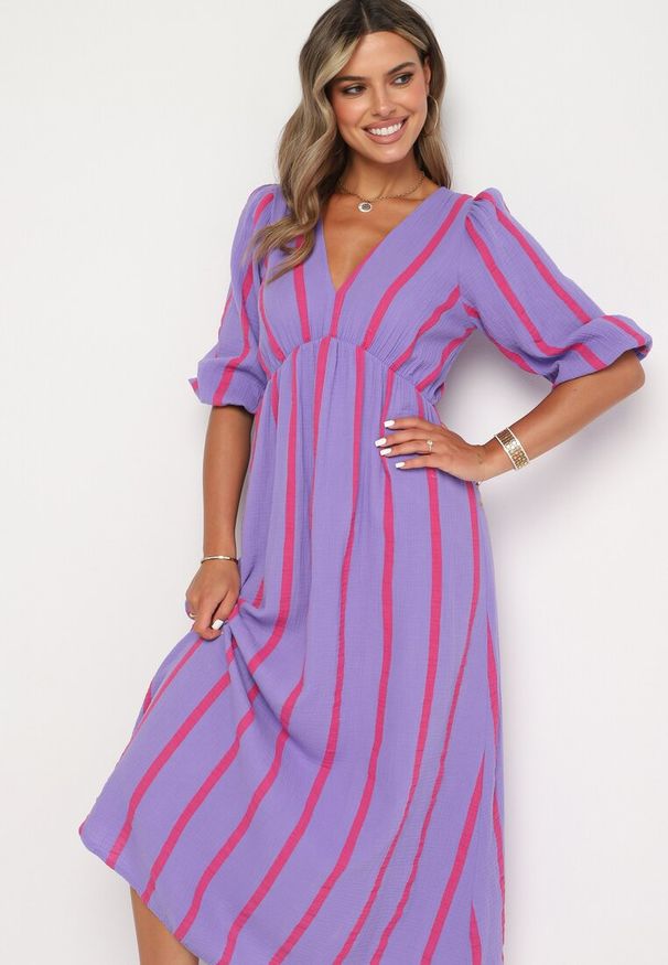 Born2be - Fioletowo-Różowa Taliowana Sukienka z Bawełny z Motywem Pasków Rivettes. Okazja: do pracy, na co dzień. Typ kołnierza: dekolt w kształcie V. Kolor: fioletowy. Materiał: bawełna. Wzór: aplikacja. Typ sukienki: proste. Styl: elegancki, klasyczny, casual