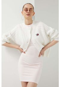 Tommy Jeans kardigan z domieszką wełny kolor biały. Kolor: biały. Materiał: wełna. Długość rękawa: raglanowy rękaw. Wzór: ze splotem #3