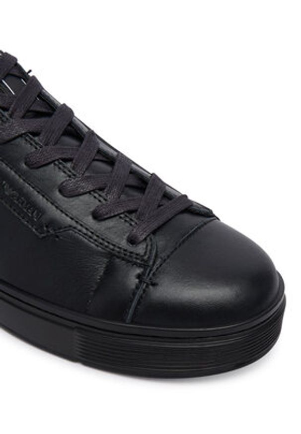 Emporio Armani Sneakersy EM005292 AF24320 UC001 Czarny. Kolor: czarny. Materiał: skóra