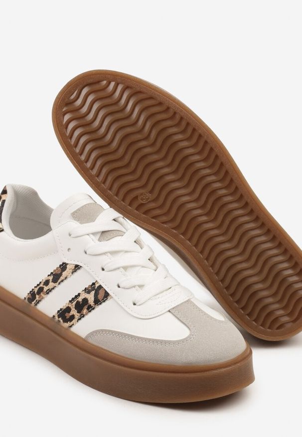 Born2be - Białe Sneakersy Klasyczne Tenisówki Zdobione Wstawkami w Panterkę Nilenisse. Okazja: na co dzień. Kolor: biały. Materiał: jeans. Wzór: aplikacja, motyw zwierzęcy