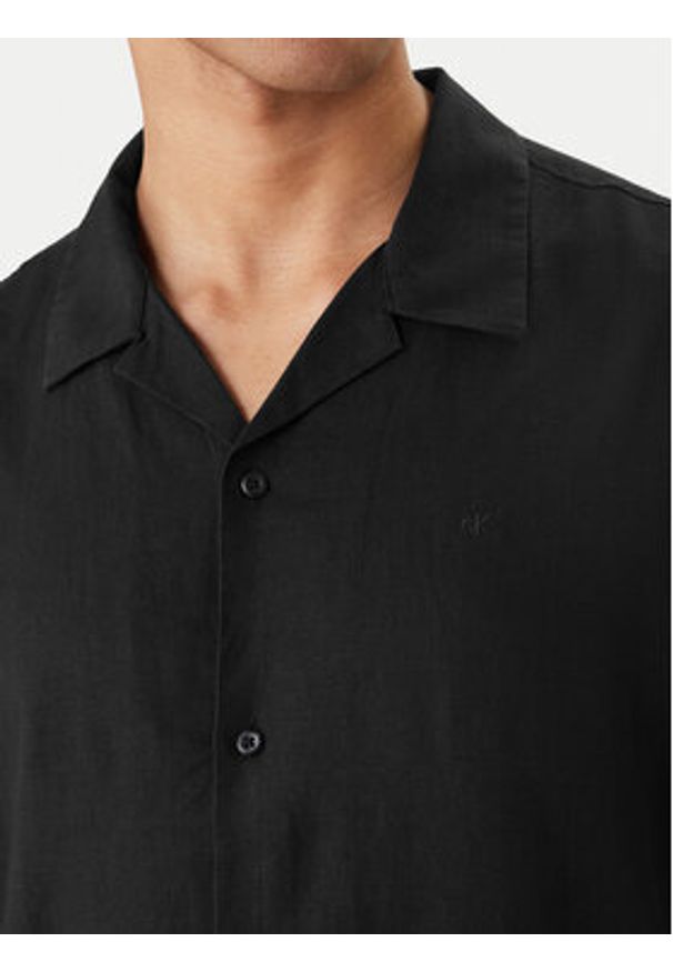Calvin Klein Koszula LV04LF137G Czarny Relaxed Fit. Kolor: czarny. Materiał: syntetyk