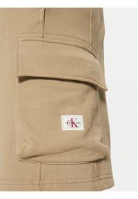 Calvin Klein Jeans Szorty sportowe J30J327284 Beżowy Regular Fit. Kolor: beżowy. Materiał: bawełna. Styl: sportowy #3
