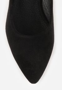 Renee - Czarne Czółenka na Słupku z Wkładką ze Skóry Naturalnej i Szpiczastym Noskiem Tialani. Okazja: na co dzień. Nosek buta: szpiczasty. Kolor: czarny. Materiał: skóra. Obcas: na słupku. Styl: casual, elegancki, klasyczny. Wysokość obcasa: średni #9