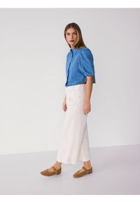 Reserved - Jeansy culotte z haftem - biały. Kolor: biały. Wzór: haft #1