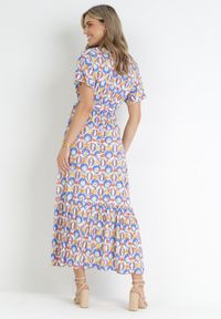 Born2be - Niebieska Sukienka Maxi z Wiskozy i Wiązanym Paskiem Ambrinta. Typ kołnierza: dekolt kopertowy. Kolor: niebieski. Materiał: wiskoza. Typ sukienki: kopertowe. Długość: maxi