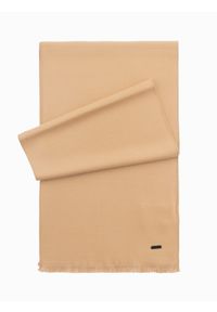 Ombre Clothing - Męski szalik monochromatyczny z frędzlami – jasnobrązowy V4. Okazja: na co dzień. Kolor: brązowy. Materiał: tkanina, poliester, bawełna. Wzór: aplikacja, jednolity. Styl: klasyczny, wizytowy, casual, elegancki