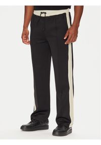 Guess Spodnie dresowe Z5YB14 KCRU2 Czarny Regular Fit. Kolor: czarny. Materiał: syntetyk #1