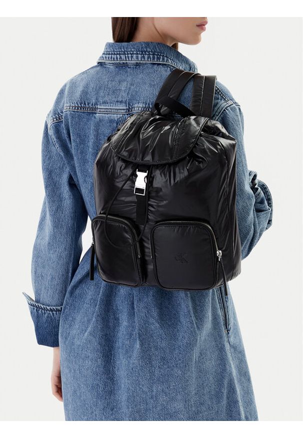 Calvin Klein Plecak Pocket Nylon Flap Backpack LV04F3406G Czarny. Kolor: czarny. Materiał: skóra