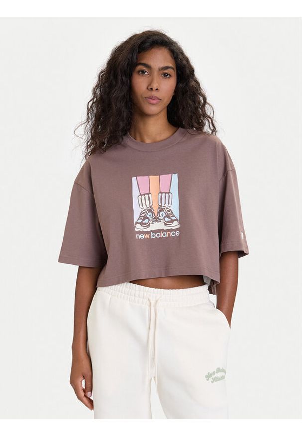 New Balance T-Shirt WT53904 Brązowy Regular Fit. Kolor: brązowy. Materiał: bawełna