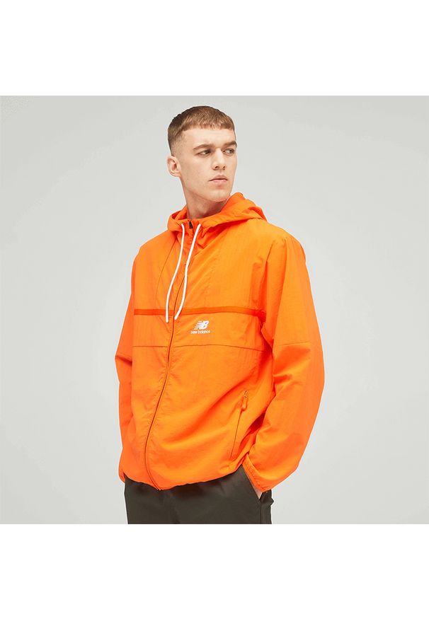Kurtka New Balance MJ21500POP – pomarańczowa. Kolor: pomarańczowy. Materiał: materiał, poliester. Sezon: jesień. Styl: sportowy