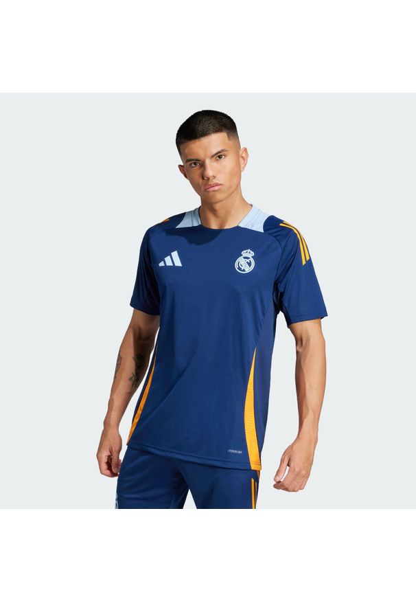 Adidas - Koszulka Real Madrid Tiro 24 Competition Training. Kolor: niebieski, wielokolorowy, pomarańczowy. Materiał: materiał. Sport: piłka nożna