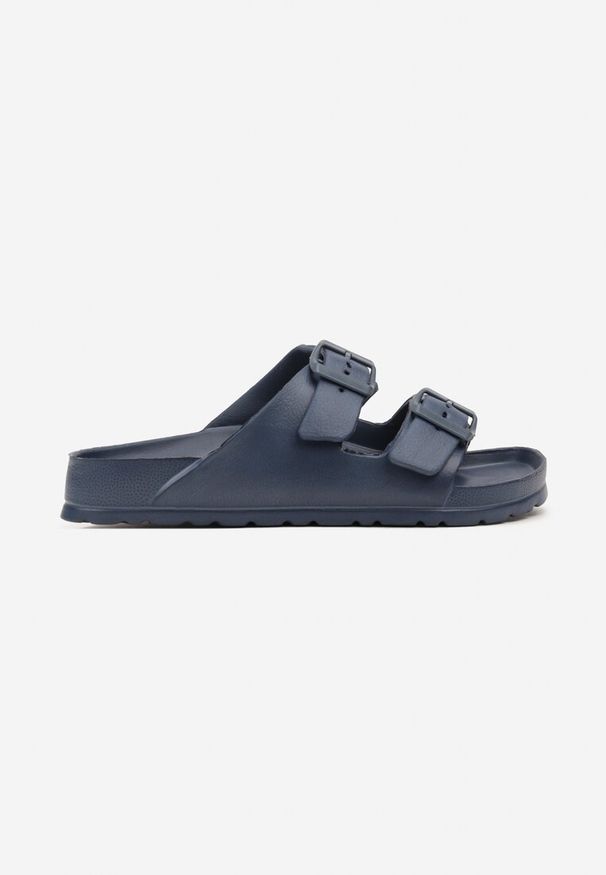 Born2be - Granatowe Klapki na Płaskiej Podeszwie z Klamerkami Nelondra. Okazja: na plażę, na co dzień. Nosek buta: otwarty. Kolor: niebieski. Materiał: guma, jeans. Sezon: lato. Obcas: na płaskiej podeszwie. Styl: klasyczny, wakacyjny, casual. Wysokość obcasa: niski