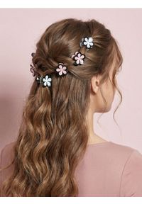 Sinsay - Spinki do włosów w kształcie kwiatów 6 pack - wielobarwny. Wzór: kwiaty #1