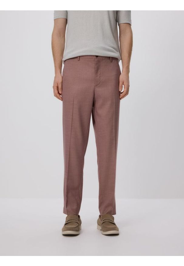 Reserved - Garniturowe spodnie z wiskozą - jasnofioletowy. Kolor: fioletowy. Materiał: wiskoza