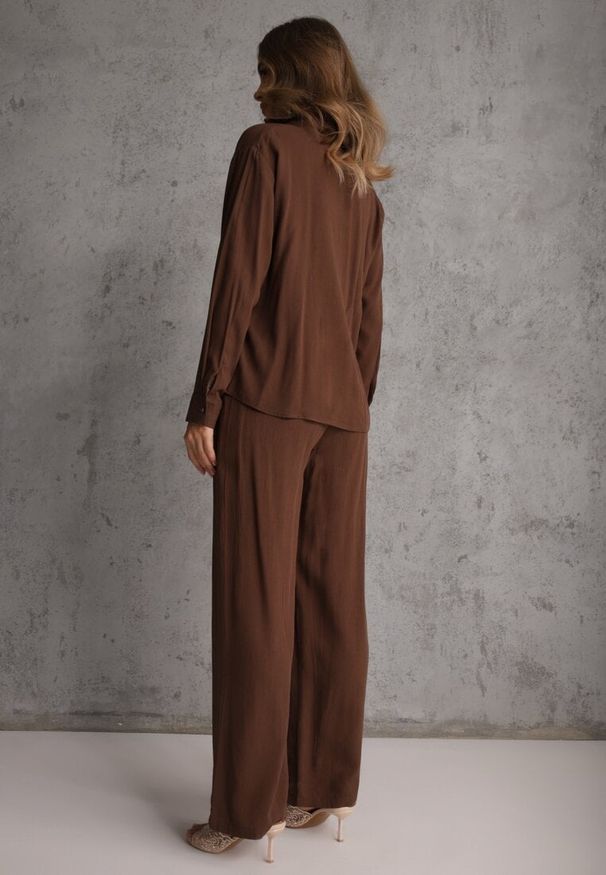 Renee - Brązowy Komplet z Wiskozy Spodnie Szerokie i Koszula z Ozdobnym Materiałem Airial. Kolor: brązowy. Materiał: materiał, wiskoza
