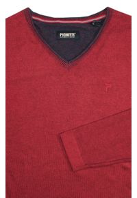 Lekki, Bawełniany Sweter Męski Pioneer - V-neck - Ceglany. Okazja: na co dzień. Kolor: czerwony. Materiał: bawełna. Styl: casual, elegancki