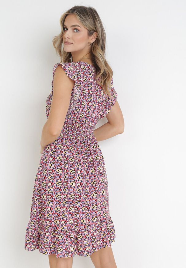 Born2be - Fioletowa Sukienka Mini z Wiskozy z Gumką w Talii i Falbankami Matthes. Typ kołnierza: kołnierz z falbankami. Kolor: fioletowy. Materiał: wiskoza. Długość rękawa: bez rękawów. Typ sukienki: kopertowe. Długość: mini