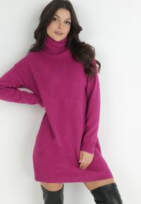 Born2be - Fuksjowa Sukienka Dzianinowa Classificator. Okazja: na co dzień. Typ kołnierza: golf. Kolor: różowy. Materiał: dzianina. Długość rękawa: długi rękaw. Sezon: zima, jesień. Typ sukienki: proste. Styl: casual #3