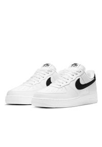 Buty do chodzenia męskie Nike Air Force 1 07. Zapięcie: sznurówki. Kolor: biały. Materiał: guma, materiał, syntetyk. Szerokość cholewki: normalna. Model: Nike Air Force. Sport: turystyka piesza
