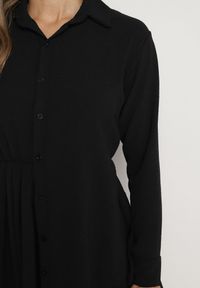 Born2be - Czarna Asymetryczna Sukienka o Koszulowym Kroju z Gumką w Talii Elodina. Kolor: czarny. Długość rękawa: długi rękaw. Typ sukienki: asymetryczne, koszulowe. Styl: sportowy, elegancki #6