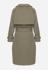 Born2be - Zielony Płaszcz w Stylu Trencza Ozdobiony Paskiem z Klamrą Ninellira. Kolor: zielony. Materiał: jeans. Długość rękawa: długi rękaw. Długość: długie. Wzór: aplikacja. Styl: elegancki, klasyczny #4