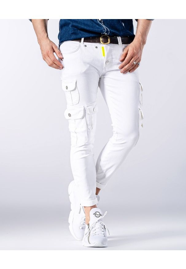 GUNS & TUXEDOS - Białe jeansy z kieszeniami Mohicans 3. Kolor: biały. Materiał: jeans. Styl: elegancki
