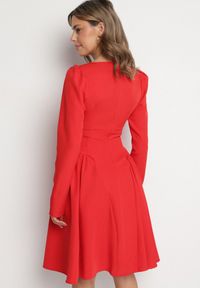 Born2be - Czerwona Rozkloszowana Sukienka z Usztywnianymi Miseczkami Tillimara. Kolor: czerwony. Typ sukienki: dopasowane #2