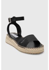 Pepe Jeans sandały skórzane KATE damskie kolor czarny na platformie PLS90591. Zapięcie: klamry. Kolor: czarny. Materiał: skóra. Obcas: na platformie #4