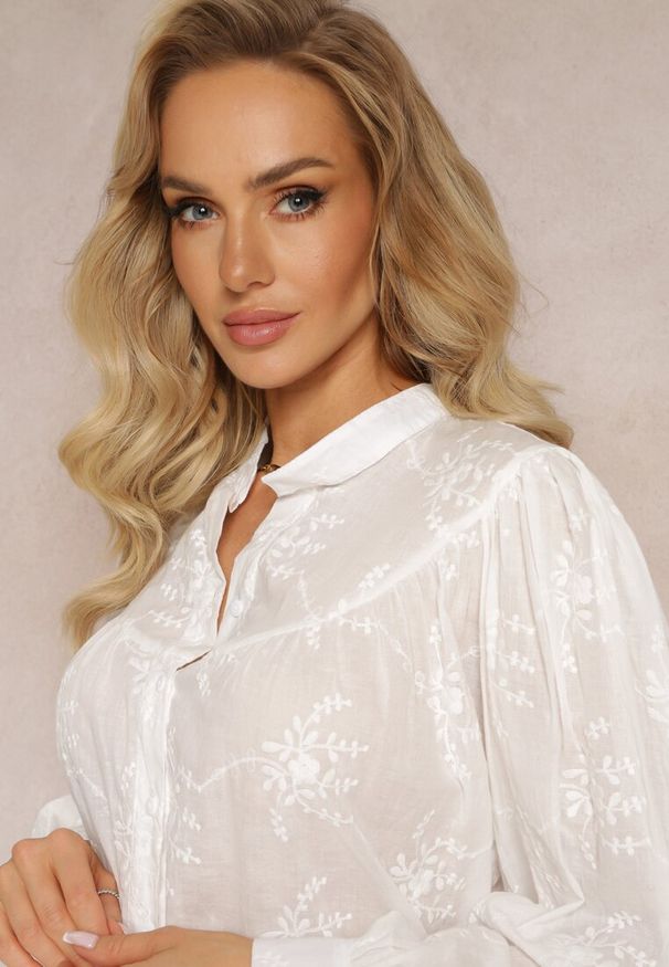 Renee - Biała Bawełniana Koszula z Ozdobnym Haftem Lascam. Kolor: biały. Materiał: bawełna. Długość rękawa: długi rękaw. Długość: długie. Wzór: haft