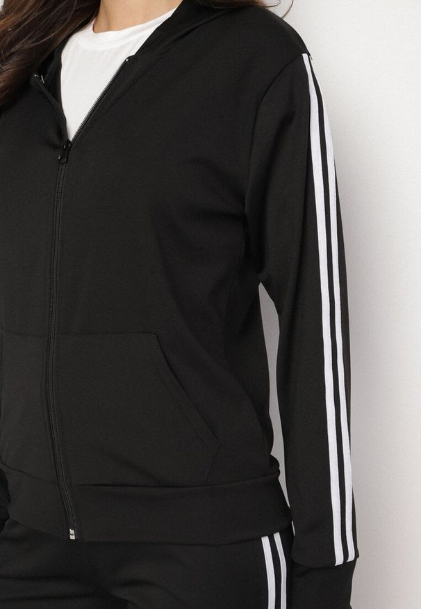 Born2be - Czarny Komplet Dresowy Spodnie i Rozpinana Bluza z Kapturem Odovisa. Kolor: czarny. Materiał: dresówka. Sport: turystyka piesza