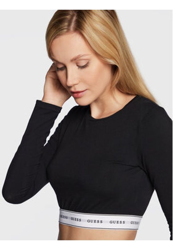 Guess Bluzka Carrie O2BM10 KBBU1 Czarny Regular Fit. Kolor: czarny. Materiał: bawełna