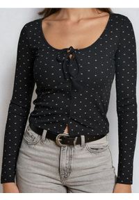 Sinsay - Prążkowana bluzka ze wzorem - czarny. Kolor: czarny. Materiał: prążkowany #1