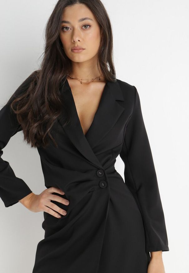 Born2be - Czarna Sukienka Ionitheme. Okazja: na spotkanie biznesowe, do pracy. Typ kołnierza: dekolt w serek. Kolor: czarny. Styl: biznesowy, elegancki, klasyczny