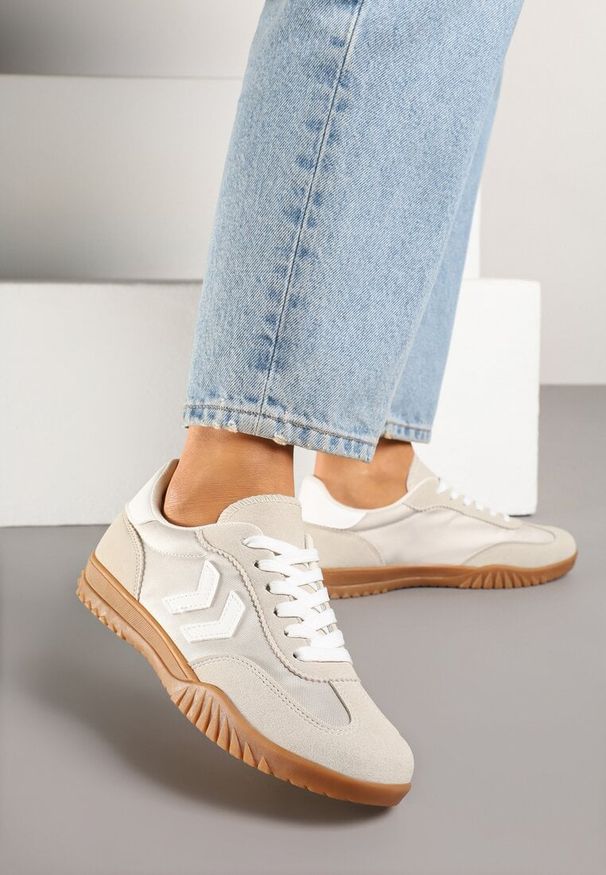 Born2be - Beżowe Sneakersy w Stylu Klasycznych Tenisówek z Ozdobnymi Przeszyciami Napilia. Okazja: na spotkanie biznesowe. Kolor: beżowy. Materiał: jeans, skóra