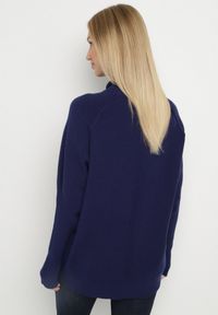 Born2be - Granatowy Klasyczny Golf z Dodatkiem Kaszmiru Zoirmosa. Okazja: na co dzień, do pracy, na spotkanie biznesowe. Typ kołnierza: golf. Kolor: niebieski. Materiał: kaszmir. Długość rękawa: długi rękaw. Długość: długie. Styl: klasyczny #6