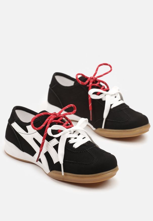 Renee - Czarne Sneakersy Ozdobione Geometrycznym Wzorem i Podwójnym Sznurowaniem Hirozi. Okazja: na co dzień. Zapięcie: sznurówki. Kolor: czarny. Materiał: jeans. Wzór: aplikacja, geometria