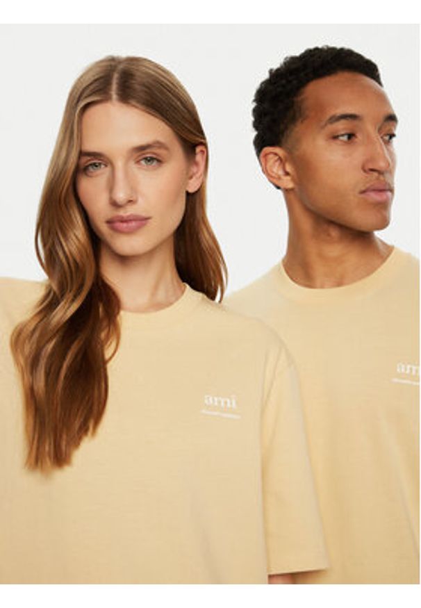 AMI PARIS T-Shirt UTS024.726 Écru Regular Fit. Materiał: bawełna