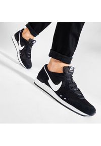 Nike Sneakersy Venture Runner CK2944 002 Czarny. Kolor: czarny. Materiał: skóra, zamsz #6