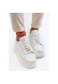 Damskie Skórzane Sneakersy Na Platformie Z Misiem Białe Vinceza 66641. Kolor: biały. Materiał: skóra. Obcas: na platformie #10