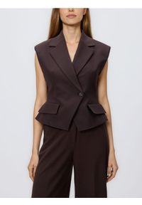 Reserved - Kamizelka z asymetrycznym zapięciem - brązowy. Kolor: brązowy. Materiał: bawełna, tkanina #1