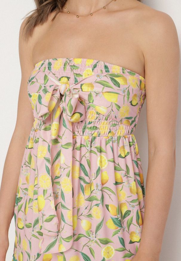 Born2be - Różowa Sukienka w Cytryny z Kokardą Galadessa. Okazja: na co dzień, na randkę. Typ kołnierza: kokarda. Kolor: różowy. Sezon: lato. Styl: casual, elegancki